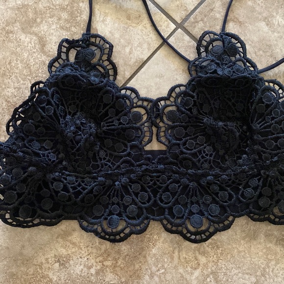 Urban outfitters bralett - size M - Picture 3 of 5